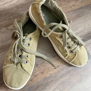 Blowfish distressed tennis shoes - Women’s size 8